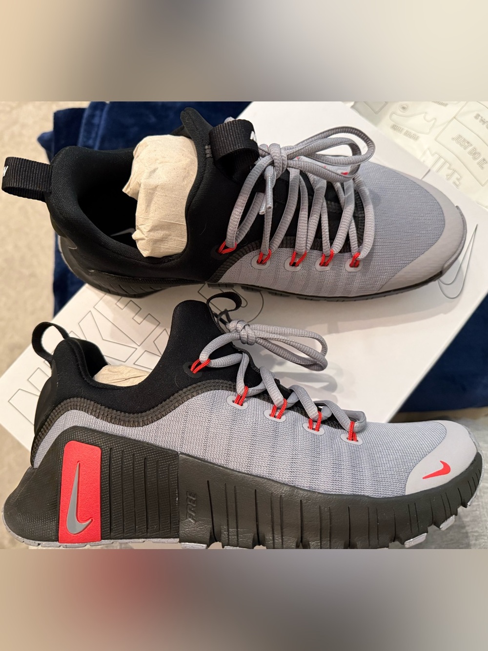 Nike Women's Limited Edition sneakers - Verizon